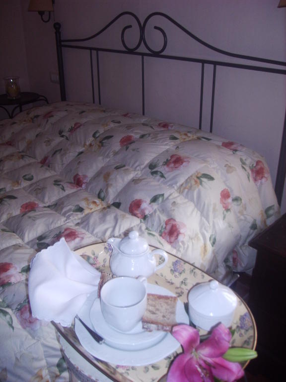 Gli Ulivi Bed and Breakfast Fosdinovo Habitación foto