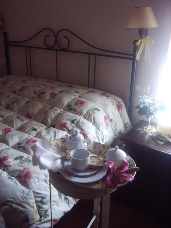 Gli Ulivi Bed and Breakfast Fosdinovo Habitación foto